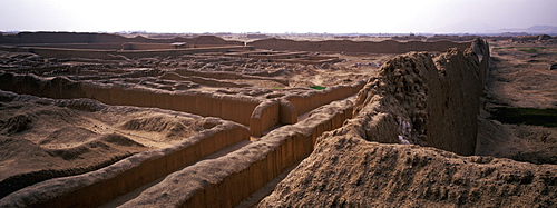 Chimu culture Chan Chan, 1300-1464AD, capital of empire and world's largest adobe city covering 20 sq km near Trujillo walls of the Palacio Tschuldi, Highlands, Peru