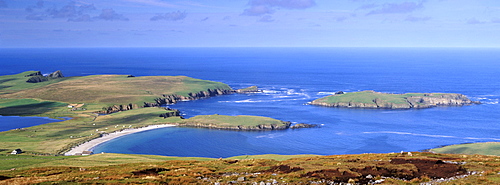 Sandy Bay of Scousburgh, seen from Ward of Scousburgh with Fora Ness behind the beach and Northern Ness on left tip of beach, and small island of Colsay, Mainland South, Shetland Islands, Scotland, United Kingdom, Europe