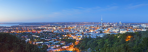 View of Auckland from Mount Eden at dusk, Auckland, North Island, New Zealand, Pacific