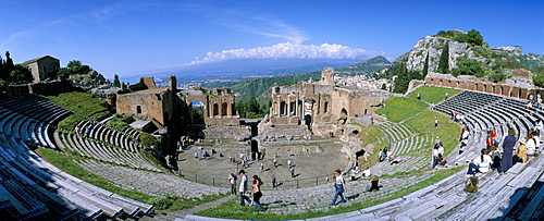 Morning light on the Greek theatre, Taormina, island of Sicily, Italy, Mediterranean, Europe