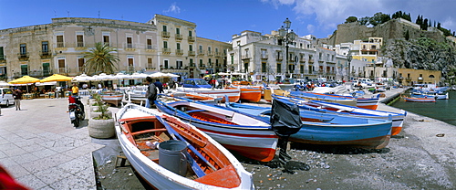 Marina Corta in morning light, Lipari, Aeolian Islands, UNESCO World Heritage Site, Sicily, Italy, Mediterranean, Europe