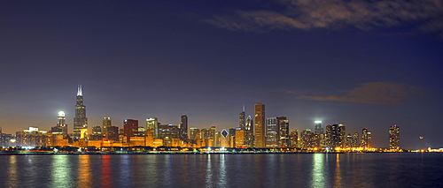 Night shot, Willis Tower, formerly named Sears Tower, 311 South Wacker, John Hancock Center, Aon Center, 77 West Wacker Drive, Two Prudential Plaza, Smurfit-Stone Building, Trump International Tower, skyscrapers, skyline, Lake Michigan, Chicago, Illinois,