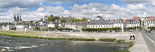 City view of with bridge over the Loire, Saint Nicolas church and castle, Blois, Departement Loir-et-Cher, Region Central, France, Europe