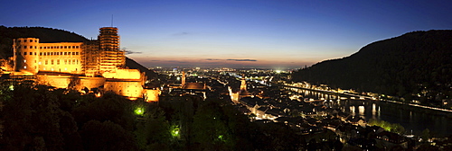 Panoramic views from Schlosspark, castle park, to the castle ruins and the old town of Heidelberg, Baden-Wuerttemberg, Germany, Europe