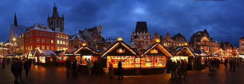 Trier Christmas Market on Hauptmarkt square, Trier, Rhineland-Palatinate, Germany, Europe