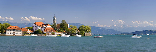 The peninsula of Wasserburg with the Church of St. George, Lake Constance, Bavaria, Germany, Europe