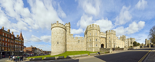 Panorama of Windsor Castle with Salisbury Tower and Henry VIII Gateway, Windsor, Berkshire, England, United Kingdom, Europe