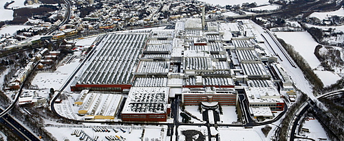 Aerial view, snow, inner-city highway, Zafirawerk plant, Astrawerk factory, Opel GM General Motors Werk I plant, Bochum, Ruhrgebiet region, North Rhine-Westphalia, Germany, Europe