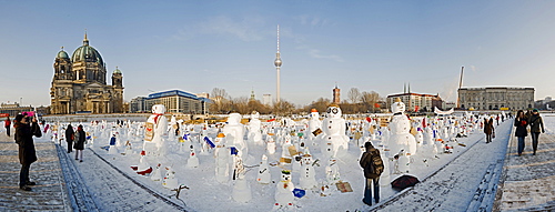 Snowman Demo 2010 on the Schlossplatz, Castle Square, Berlin, Germany, Europe