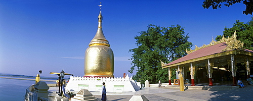 Golden Bupaya Pagoda at the Ayeyarwady River, Irrawaddy, Bagan, Pagan, Burma, Myanmar, Asia