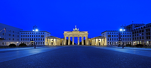 Pariser Platz Square and the Brandenburg Gate in the early morning, Berlin, Germany, Europe