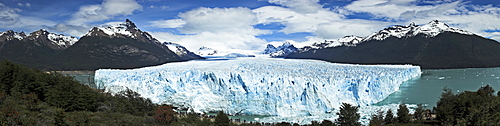 Panoramic shot of Perito Moreno Glacier, Lago Argentino, Patagonia, Argentina, South America