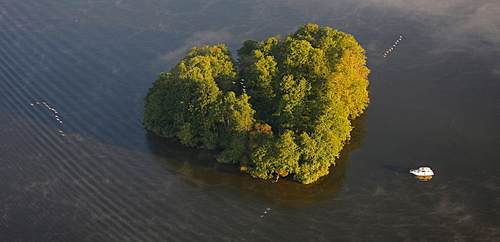 Aerial photograph, island, boat, Lake Kleine Mueritz, Rechlin, Mecklenburg-Western Pomerania, Germany, Europe