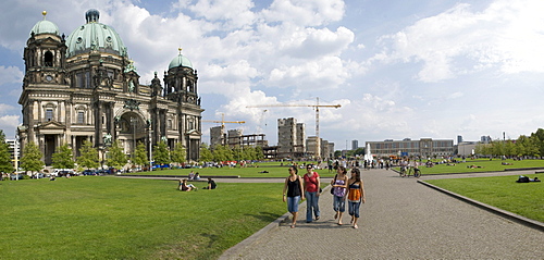 Berliner Dom or Berlin Cathedral, Lustgarted park, Schlossplatz, demolition of the Palast der Republik, Springbrunnen fountain, European School of Management and Technology ESMT, Panorama, Berlin, Germany, Europe