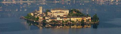 Isola San Giulio on Lago di Orta in the Province of Piemont in northern Italy, Europe