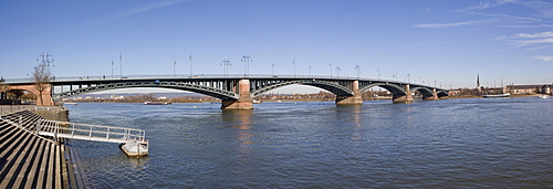 Theodor Heus Bridge over the Rhine, Mainz, Rhineland-Palatinate, Germany, Europe