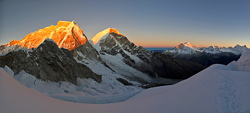 Double peak of Nevado Huascaran mountain at dawn, the highest peak in Peru, Cordillera Blanca mountain range, Andes, Peru, South America