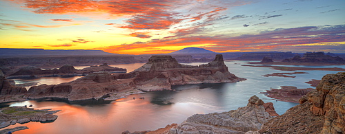 Panoramic view, view at sunrise from Alstrom Point to Lake Powell, Padre Bay with Gunsight Butte and Navajo Mountain, Bigwater, Glen Canyon National Recreation Area, Arizona, Southwestern USA, Utah, USA