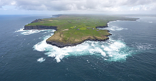 Hags Head, cliffs, strong waves, Cliffs of Moher, County Clare, Atlantic Ocean, Ireland, Europe