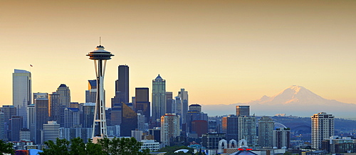 Skyline at dusk, Seattle financial district with Space Needle, Mount Rainier at back, Columbia Center, formerly Bank of America Tower, Washington Mutual Tower, Two Union Square Tower, Municipal Tower, formerly Key Tower, U.S. Bank Center, Seattle, Washing