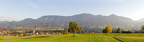 Toerwang below the Hochries mountain, Samerberg, Upper Bavaria, Germany, Europe