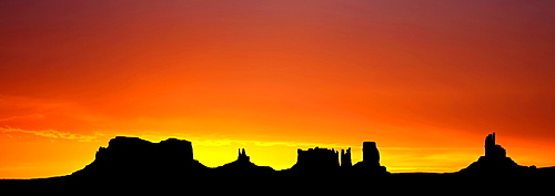 Panoramic view, sunrise, dawn, mesas of Brigham's Tomb, King on His Throne, Stagecoach, Bear and Rabbit, Castle Butte and Big Indian, Monument Valley, Navajo Tribal Park, Navajo Nation Reservation, Arizona, Utah, United States of America, USA