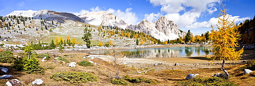 Schottersee lake in autumn, in front of Pareispitze Mountain, Fanes?Senes Nature Park in Alta Pusteria above Pederue, Dolomites, Alto Adige, Italy, Europe