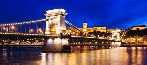 Chain Bridge and Buda Castle at night, UNESCO World Heritage Site, Budapest, Hungary, Europe