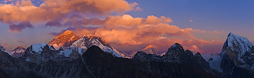 View from Gokyo Ri (5300 metres), Mt Everest (8850 metres) / Mt Lhotse (8501 metres), Dudh Kosi Valley, Solu Khumbu (Everest) Region, Nepal, Himalayas, Asia