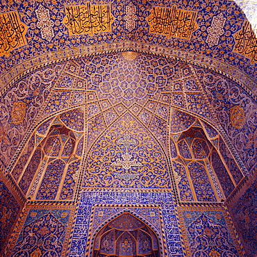Interior of the Masjide E Iman Mosque, (formerly the Shah Mosque), Isfahan, Iran, Middle East 