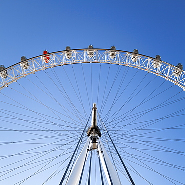 The London Eye on a bright sunny day, London, England, United Kingdom, Europe