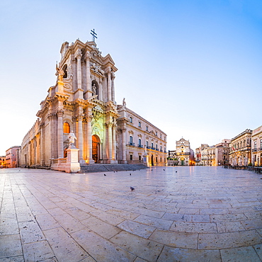 Piazza Duomo at night, Syracuse Cathedral and Church of St. Lucia alla Badia, Ortigia (Ortygia), Syracuse (Siracusa), UNESCO World Heritage Site, Sicily, Italy, Europe 