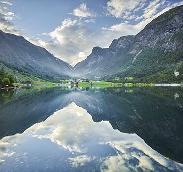 Bakketun, Vassdalsnippa, Vetlefjorden, Vestland, Norway