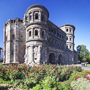 Roman city gate, Porta Nigra, UNESCO World Heritage Site, Trier, Mosel Valley, Rhineland-Palatinate, Germany, Europe