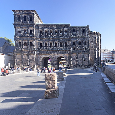 Roman city gate, Porta Nigra, UNESCO World Heritage Site, Trier, Mosel Valley, Rhineland-Palatinate, Germany, Europe