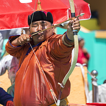 Male archer takes aim, National Archery Tournament, Archery Field, Naadam Festival, Ulaan Baatar (Ulan Bator), Mongolia, Central Asia, Asia