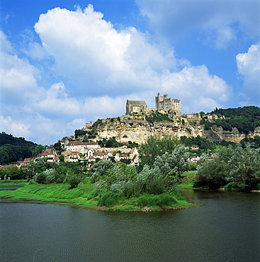 La Roque Gageac, Dordogne Valley, Aquitaine, France, Europe