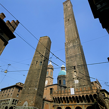 Leaning towers, Torre degli Asinelli 328 ft. and Torre Garisendi 164 ft., and 10 ft. tilt, Bologna, Emilia-Romagna, Italy, Europe