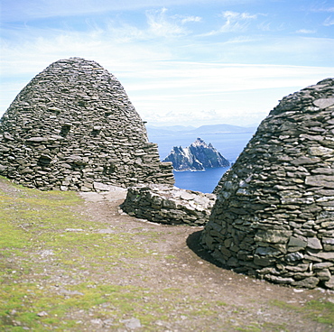 Stone beehive huts, Skellig Michael, UNESCO World Heritage Site, County Kerry, Republic of Ireland (Eire), Europe