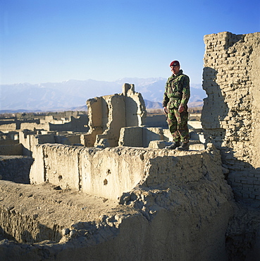 Major Guy Lavender, 2 Para, in South Kabul, Afghanistan, Asia