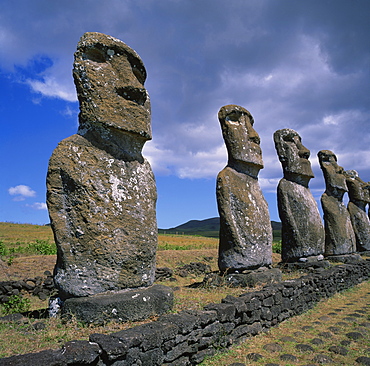 Moai statues, Ahu Akivi, Easter Island (Rapa Nui), UNESCO World Heritage Site, Chile, Pacific, South America