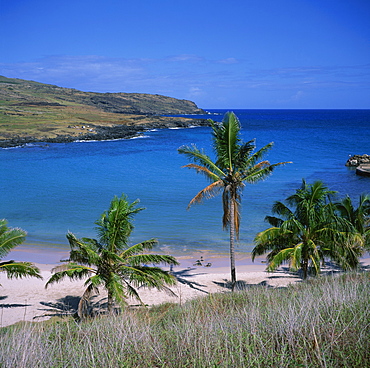 Landscape of the beach and coastline at Playa Anakena, on the north coast of Easter Island (Rapa Nui), Chile, Pacific, South America