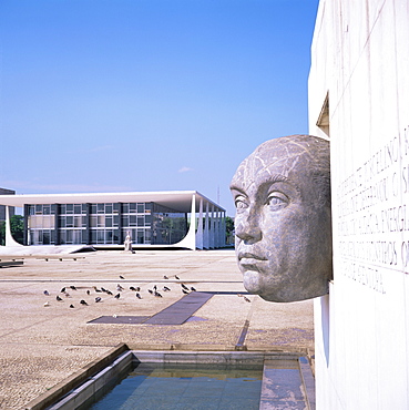 President Juscelino Kubitschek, with Supremo Tribunal Federal in the background, Brasilia, UNESCO World Heritage Site, Brazil, South America
