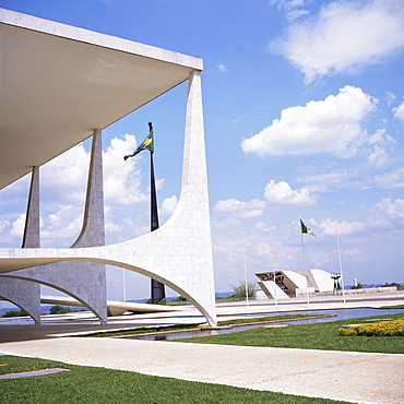 Palacio do Planalto in foreground, Brasilia, UNESCO World Heritage Site, Brazil, South America