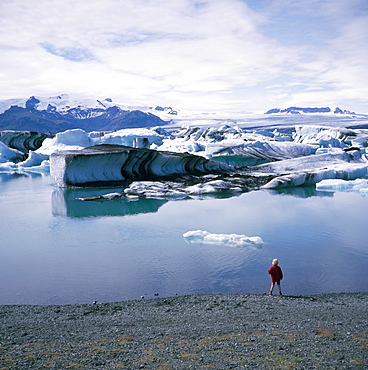 A glacial lagoon with icebergs carved from Varnajokull glacier, Jokulsarlon, south east, Iceland, Polar Regions