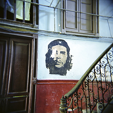 Image of Che Guevara on wall outside apartment, Havana, Cuba, West Indies, Central America