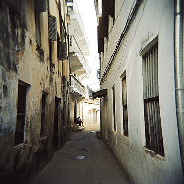 Narrow street with whitewashed houses, Stone Town, Zanzibar, Tanzania, East Africa, Africa