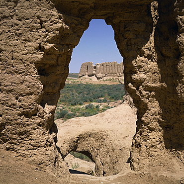 The 6th century AD Kiz Kala and Igit Kala Fortresses in Old Merv, UNESCO World Heritage Site, Turkmenia, Central Asia, Asia