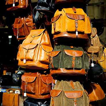 Leather bags for sale, San Lorenzo Market, Florence, Tuscany, Italy, Europe