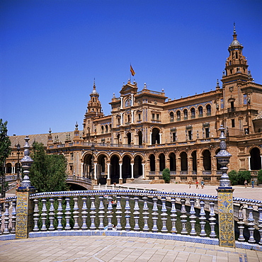 Plaza de Espana, built for the 1929 World Fair, Maria Luisa Park, Seville, Andalucia, Spain, Europe